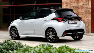 Toyota Yaris Eléctrico