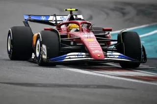 Hamilton Revela el Sarcasmo Detrás de sus Comentarios a Ferrari en el GP de Miami 2025