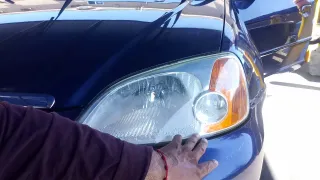 Agua en Faros del Coche