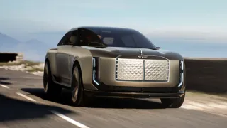 Bentley EXP 15 en vía de carretera, muestra su elegancia y lujo