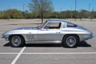 Corvette 396 de 1965 Blanco y Comodo