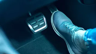 Adiós al 'One Pedal' en China