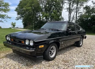 Mercury Capri V6 1976, vista frontal de tres cuartos.