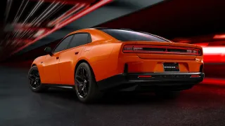 Dodge Charger Eléctrico multado
