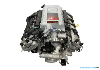 Primer plano del Motor Crate Ford Predator V8, enfatizando sus detalles de ingeniería.