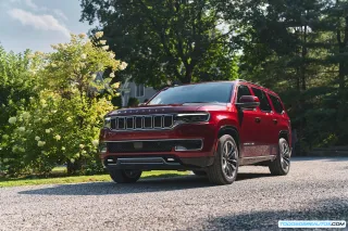Primer plano del Jeep Wagoneer