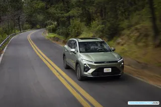 Chevrolet Captiva PHEV 2026 vista lateral