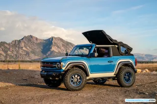 Ford Bronco 2 puertas Bestop techo plegable eléctrico SEMA 2025