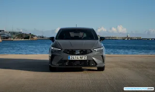 Seat Ibiza + vs Dacia Sandero: Comparativa del utilitario económico ideal