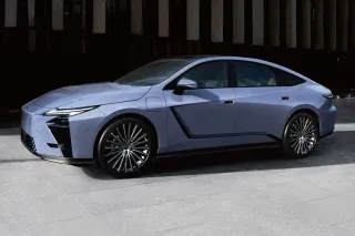Lexus ES 2025