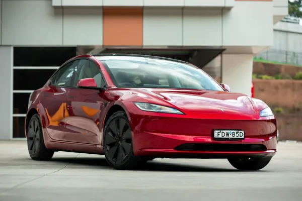 Tesla Model Rojo 3 2024