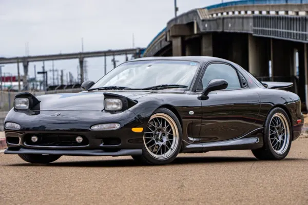 Mazda RX-7: Un Icono del Deporte Automovilístico Japonés