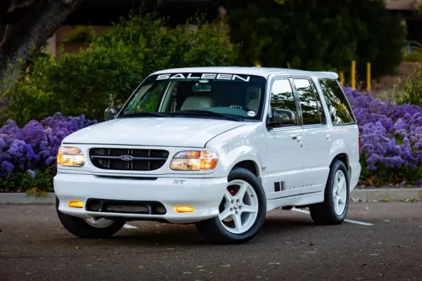 Ford Explorer Saleen XP8 Blanco