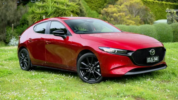 Mazda 3 Hatchback 2024 rojo