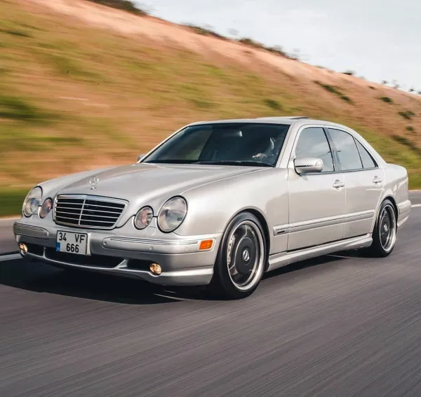 Mercedes-Benz E55 AMG W210 Plateado