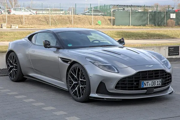 ¡El Gran Tourer Perfecto! 🤯 ¿Cuál de estos tres coches te llevarías a un viaje épico?