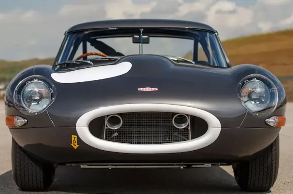 El Jaguar E-Type Ligthweight: Un Viaje al Pasado 🚀