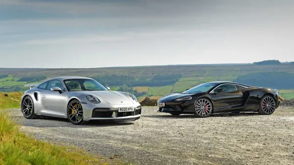 Skoda Superb vs Porsche 911 Turbo: ¡La Batalla Inesperada!