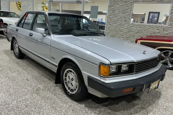 Datsun 810 Maxima 1981: Prueba y Análisis de un Clásico Americano - Review y Especificaciones