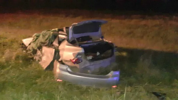 Tragedia Automotriz: Chevy TrailBlazer Destroza Garaje y Aplasta Corvette C3 y Nova SS Clásico en Delaware