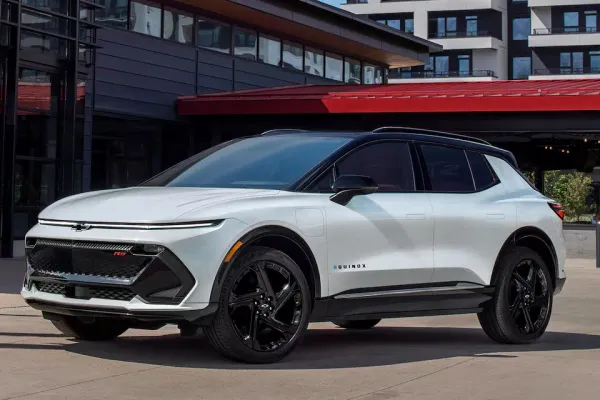 Solución al Deslumbramiento del Tablero en el Chevy Equinox EV: Un Accesorio Aftermarket que Elimina el Problema
