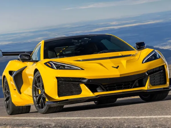 Novedades Corvette 2025: Placa de Especificaciones del Motor, ¿Vale la Pena?