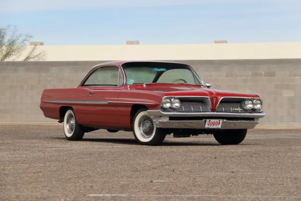 ¡Clásico Americano en Subasta! Pontiac Ventura Bubble Top 1961 Coronado Red a la Venta en Arizona