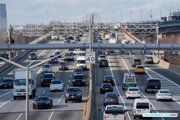 Alerta Automotriz: ¿Aranceles de Trump Dispararán el Precio de tu Próximo Auto en EE.UU.?