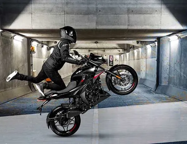Bajaj en el Vive Latino 2025: Presentación de la Pulsar NS400 y Experiencias Moteras en el Festival