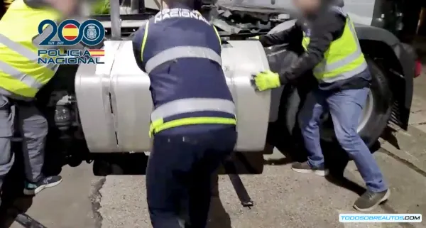Camión Narco: Policía desmantela depósito de combustible y descubre cocaína oculta en camión trailer en Madrid