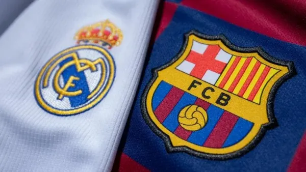 Real Madrid vs. Barcelona: ¿Qué coches eléctricos e híbridos enchufables conducen las estrellas del fútbol en 2025? Análisis de BMW y Cupra