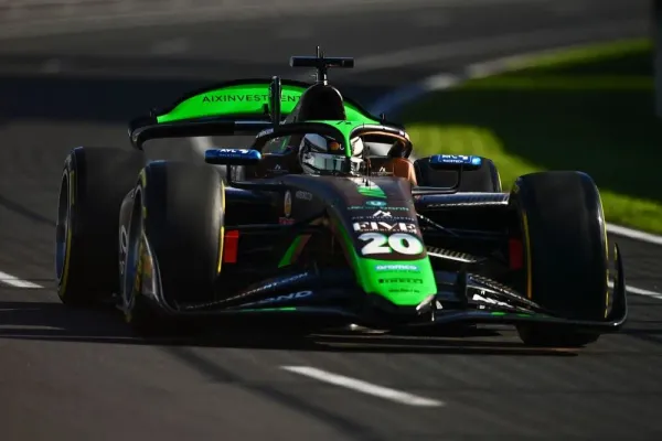 Alex Dunne se lleva la victoria en Bahrein F2 2025: Remontada épica de Pepe Martí al cuarto puesto