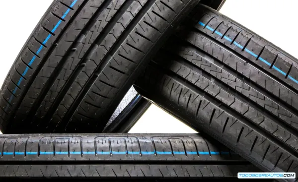 Rayas de Colores en Neumáticos Nuevos: ¿Qué Significan y Por Qué Desaparecen?