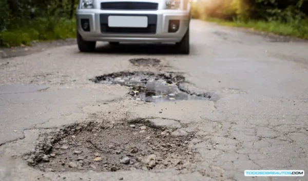 Daños por Baches en tu Coche: Cómo Reclamar Indemnización en España