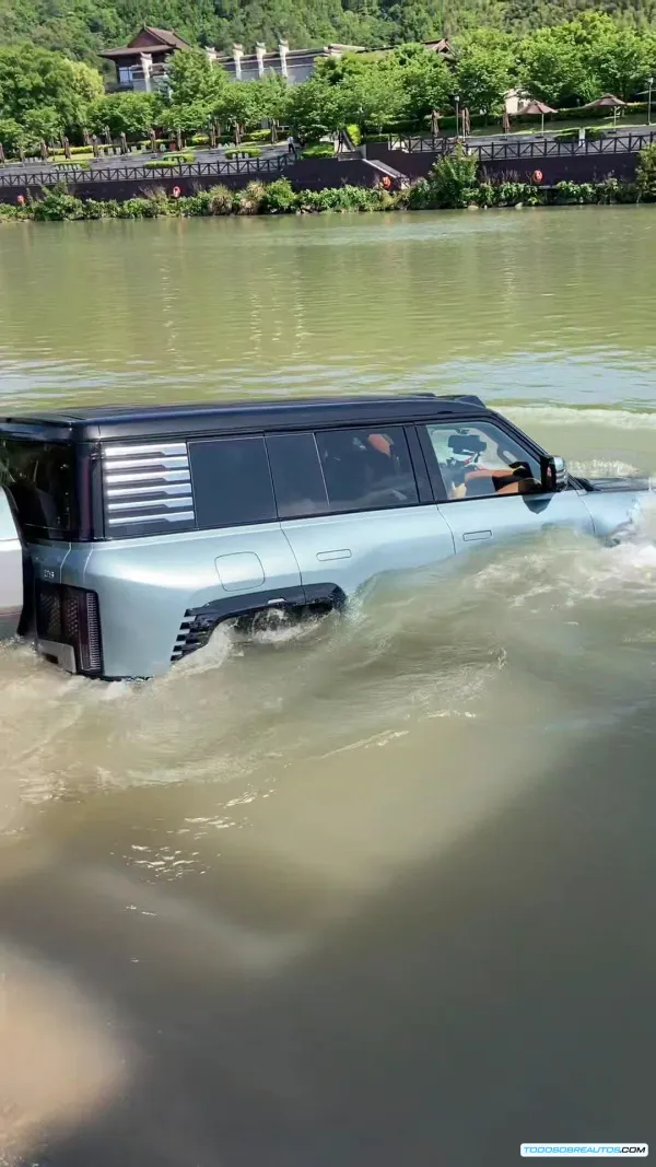 Yangwang U8: El SUV Chino que Flota en el Agua - Prueba y Análisis Completo