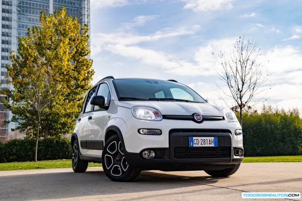 Fiat Panda Hybrid vs Dacia Sandero ECO: ¿La Mejor Oferta Híbrida Urbana en 2024?