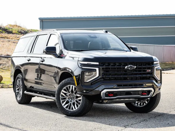 Chevy Suburban Z71 Radical: Ferrada Forge-8 FTR11 y Look Off-Road Imponente - Análisis Completo