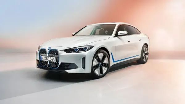 BMW i4: La Berlina Eléctrica que Desafía a Tesla con 600km de Autonomía y Diseño Deportivo