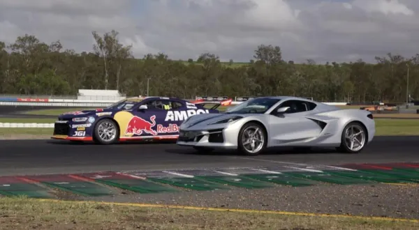Análisis: Corvette E-Ray Híbrido Vence a Camaro Supercar en Drag Race