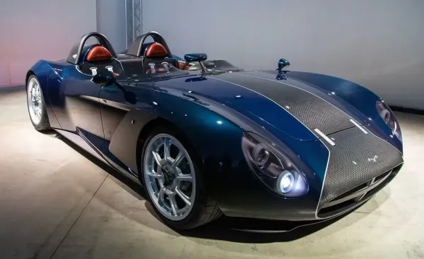 Mignatta Rina: El Roadster V8 Manual que Desafía la Era Digital Automotriz