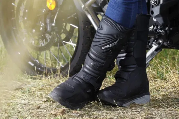 Calzado de Moto y DGT: ¿Qué Botas Son Seguras y Legales para tu Viaje?