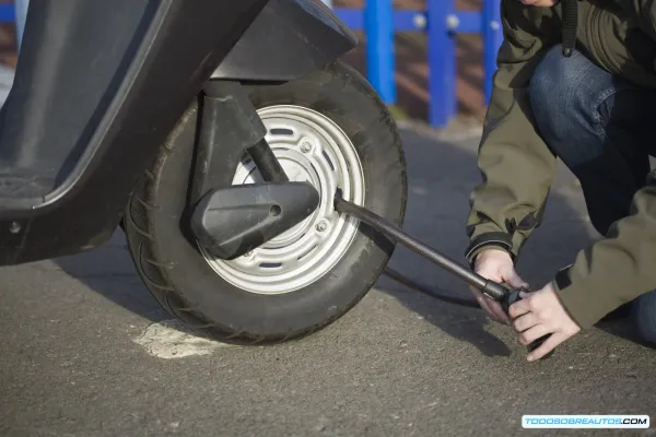 AirTag: La Guía Definitiva para Proteger tu Moto/Coche del Robo por 30€