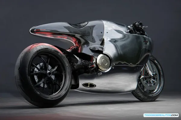 Bandit9 Ducati Monster 821: Aluminio Pulido Redefine la Icónica Naked