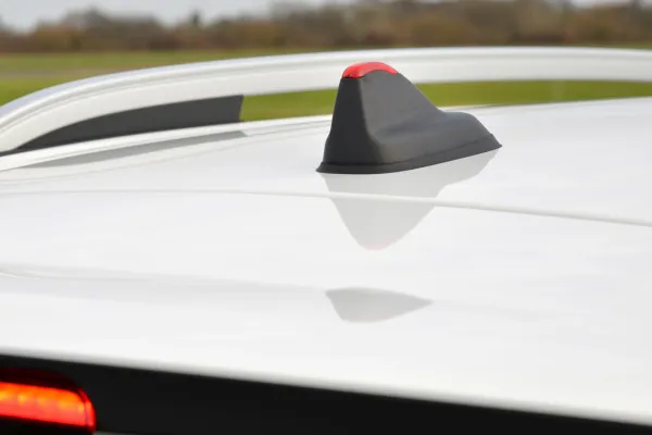 Antena Aleta de Tiburón: La Conectividad Crucial en Coches Eléctricos