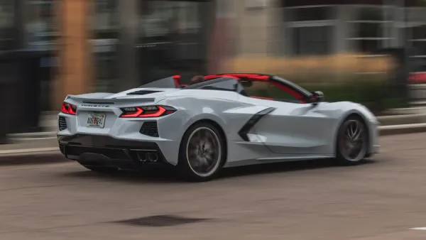 Corvette Stingray 2026: Precios, Opciones y Guía para Configurar tu Deportivo Ideal