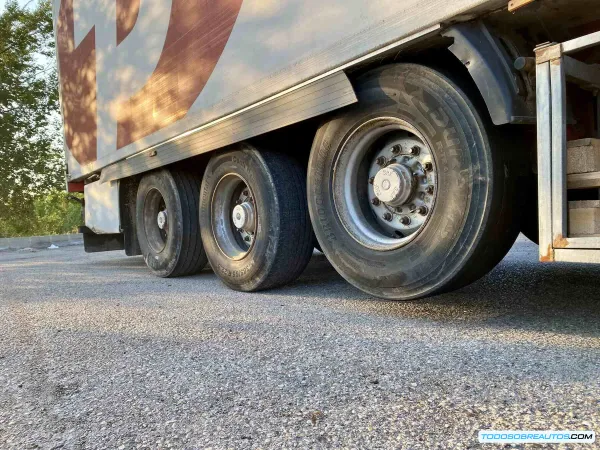 Ejes Elevables en Camiones: Tecnología Clave para la Eficiencia y Sostenibilidad del Transporte