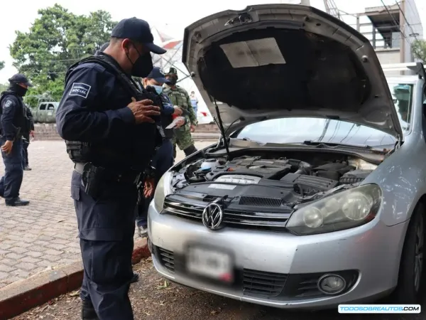 Fraude de Auto Robado con IA: Guía para Detectar la Estafa y Protegerte
