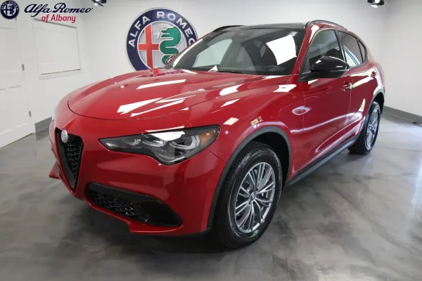 Alfa Romeo Stelvio 2024: Análisis Definitivo de Versiones, Precios y Rivales