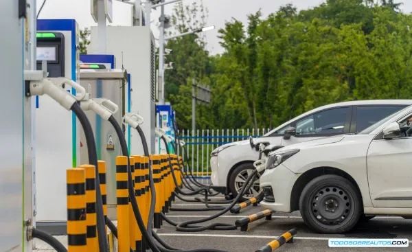 Carga Rápida EV: ¿Mito o Realidad? Análisis Crítico de Modelos y Rendimiento Real