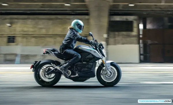 Motos y Triciclos con Carnet B en España: Guía 2024 y la Nueva DGT